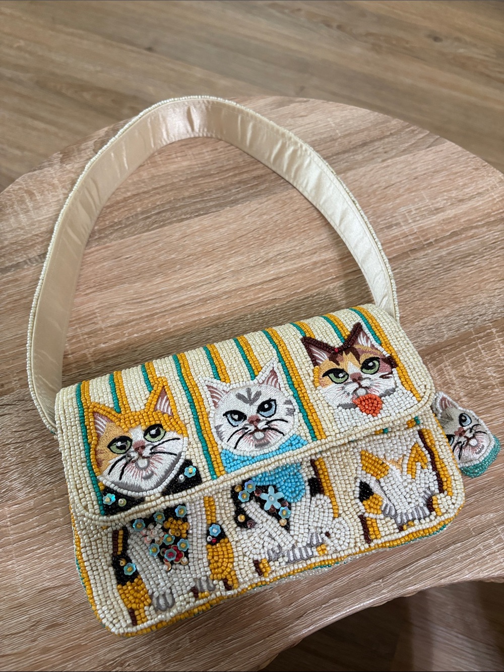 Beaded Cat Trio Shoulder Bag in Cream and Yellow with Cat Charm NWOT